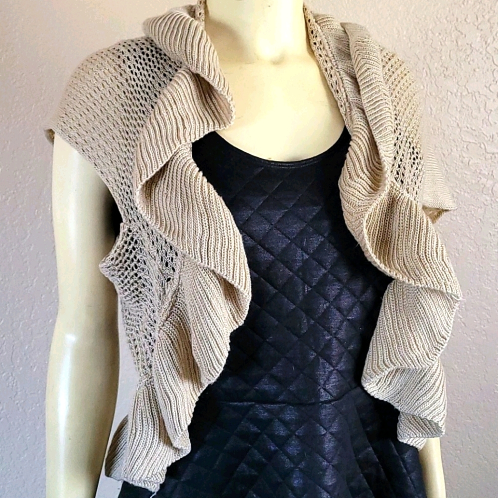 Body Central tan knit vest sweater S